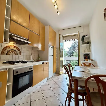 Kibilu - Bright With Large Terrace Near Station Fn Centre Walking Distance Apartment