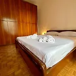 公寓 Kibilu - Bright With Large Terrace Near Station Fn Centre Walking Distance *