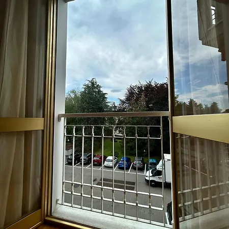 Kibilu - Bright With Large Terrace Near Station Fn Centre Walking Distance Varese