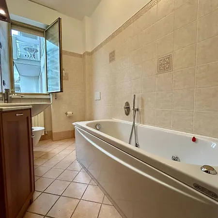 アパート Kibilu - Bright With Large Terrace Near Station Fn Centre Walking Distance バレーゼ