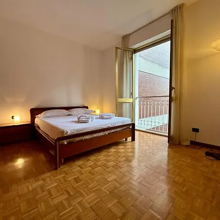 Kibilu - Bright With Large Terrace Near Station Fn Centre Walking Distance Varese
