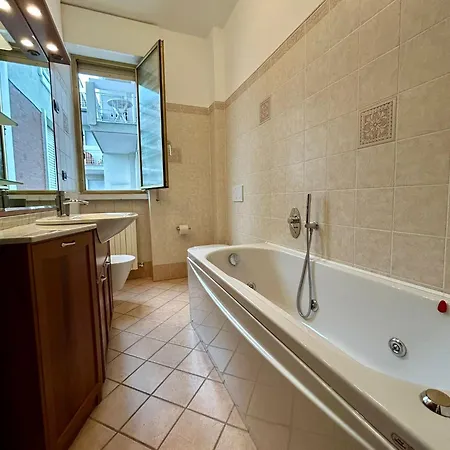 Kibilu - Bright With Large Terrace Near Station Fn Centre Walking Distance * 바레세
