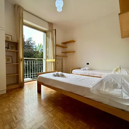 Kibilu - Bright With Large Terrace Near Station Fn Centre Walking Distance 아파트