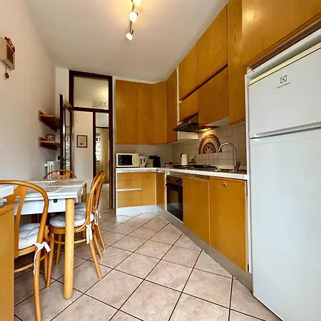 Kibilu - Bright With Large Terrace Near Station Fn Centre Walking Distance 아파트 바레세